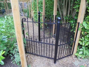 bespoke-wrought-iron-garden-kissing-gate-2