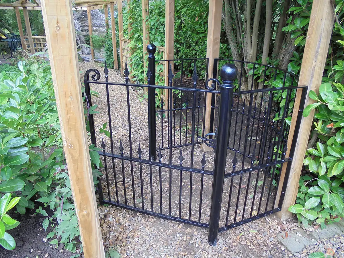 bespoke-wrought-iron-garden-kissing-gate-2